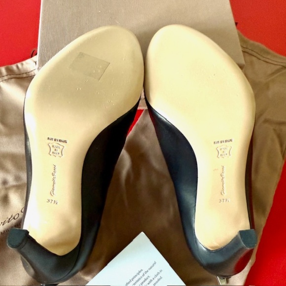 NWT Gianvito Rossi Black heals size 37.5 - Picture 6 of 11